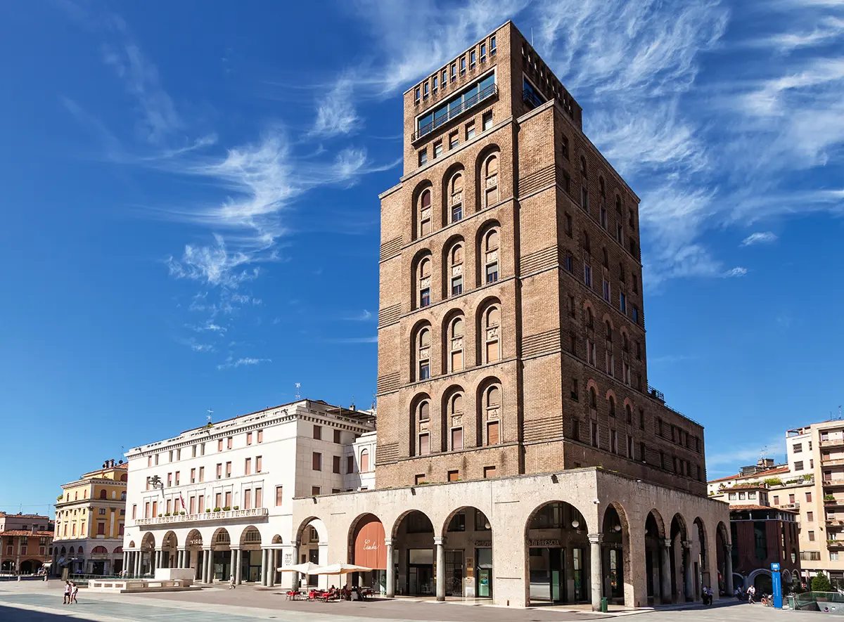 Torrione Piazza Vittoria Brescia